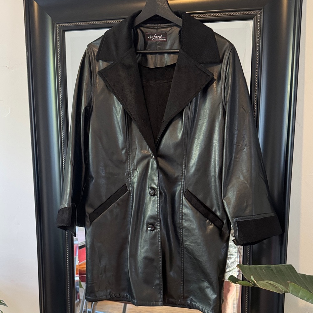 Oxford Shiny Black Coat with Lapel Collar